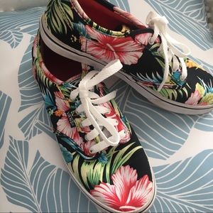 Vans Women’s Hawaiian Print size 5.5